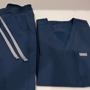 Figs Catarina Dark Harbor scrub top XS (bottom also available)